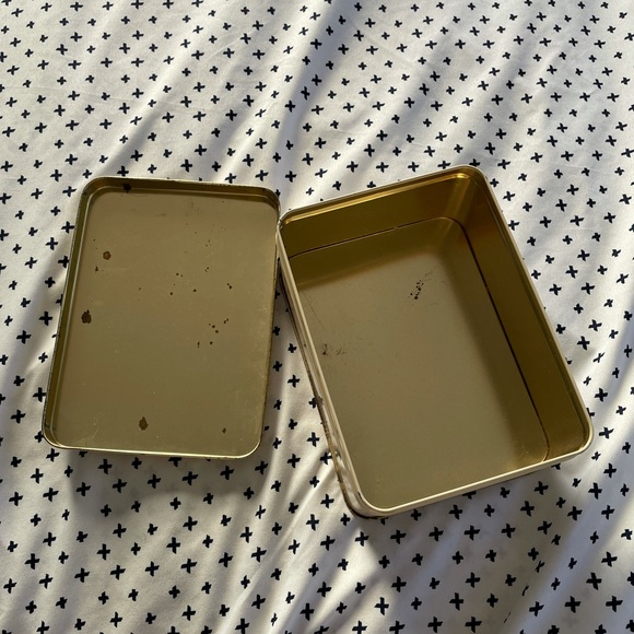 Little girl in bonnet 1984 vintage tin - Picture 5 of 5